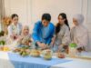 Carême et Ramadan : Quand la cuisine accompagne le jeûne des chrétiens et des musulmans Famille musulmane et chrétienne préparant des recettes de Careme et Ramadan ensemble