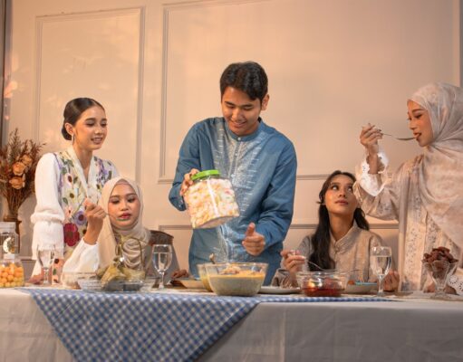 Ramadan à l’avance : 5 recettes à congeler pour un iftar délicieux Famille algérienne préparant des plats pour iftar pendant Ramadan