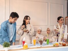 Ramadan 2026 : 10 recettes saines pour cette deuxième journée Famille islamique buvant du lait de coco en pause de jeûne de Ramadan