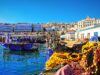 Déclaration des devises et objets de valeur pendant un voyage en Algérie : tout ce que vous devez savoir Family with luggage declaring currency at Algerian customs