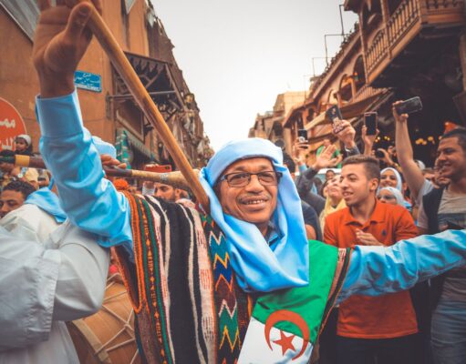Maouloud 2026 : le 25 août prochain déclaré férié en Tunisie et en Algérie Tunisian-Algerian families celebrating Maouloud 2026