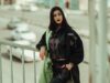 La révolution des habits dans la société marocaine : comment les vêtements modernes transforment la vie marocaine Moroccan woman wearing modern clothes in a bustling city street