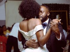 Un mariage traditionnel africain au Sussex : une célébration mémorable pour un couple d’origine maghrébine Couple d'origine maghrébine en tenue traditionnelle dansant au mariage au Sussex