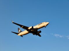 Air Algérie Djalia : 30 % de réduction pour la diaspora cet été Famille algérienne en train de prendre un vol Air Algérie Djalia
