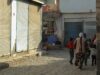 J’aimerais bien avoir des Legami : Les courses de rentrée vue par les enfants – Ouest (version Maghrébine) Enfants maghrébins essayant des chaussures Legami dans une boutique de rentrée