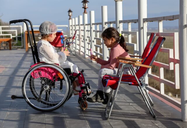 Enfants handicapés classe spécialisée France Enfants handicapés dans une classe spécialisée en France