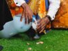 Le mariage traditionnel africain en Angleterre : l’histoire d’un couple African couple in traditional wedding attire in England