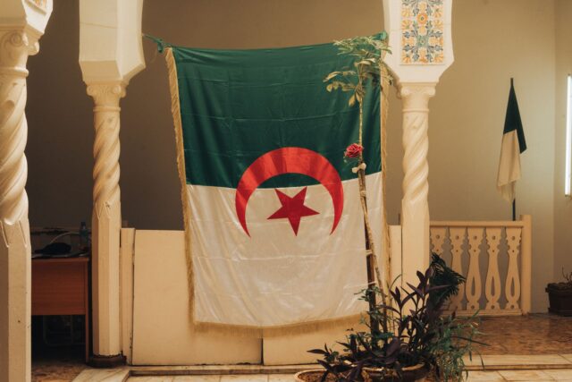 Nouveau nonce en Algérie - Croyants en prière pour un potentiel voyage du pape François