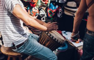 Le Festival Péristyle à Lyon : les meilleures recettes de musiques mondiales à découvrir Festival Péristyle à Lyon : artistes internationaux et musiques mondiales