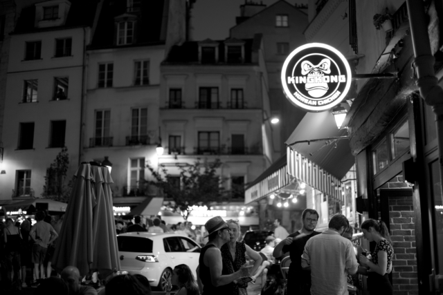 Ségolène Royal dînant dans un restaurant traditionnel algérien à Paris