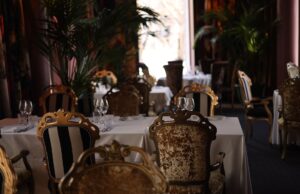 Le restaurant préféré de Ségolène Royal : une révélation sur la cuisine algérienne Segolene Royal à l'intérieur de L'Algérie en France, restaurant préféré, plat algérien sur table
