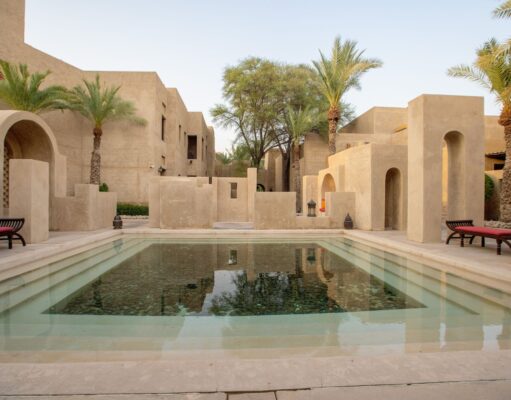 Les 5 meilleurs spas en Algérie à découvrir pendant l’été 5 spas en Algérie aux bassins extérieurs remplis d'eau et de plantes