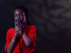 Romy Rose chante sa vie avec une nouvelle chanson intitulée “Doutes et sentiments Romy Rose chantant sa nouvelle chanson Doubts et sentiments