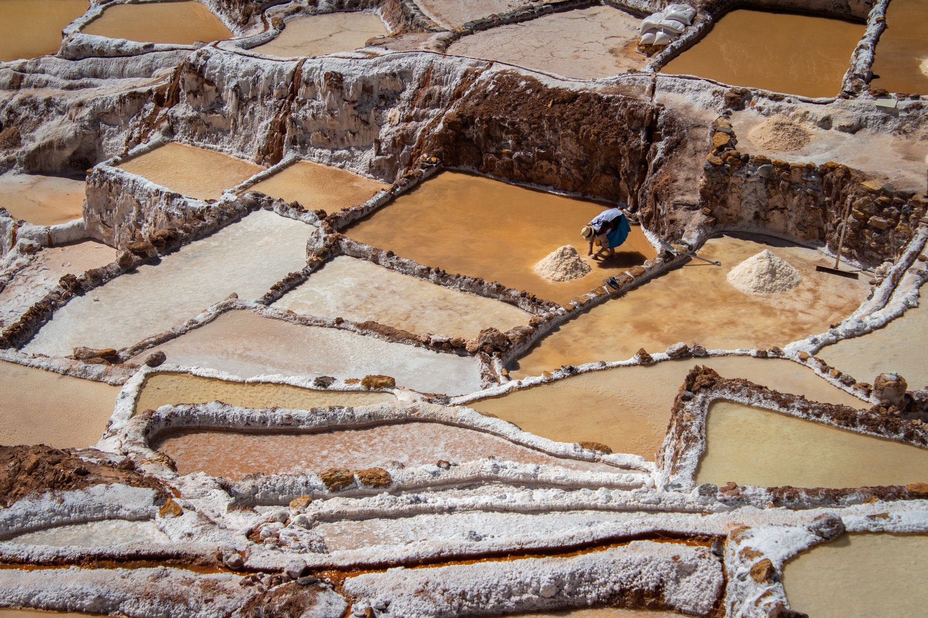Femme marocaine dans une mine de phosphate durable