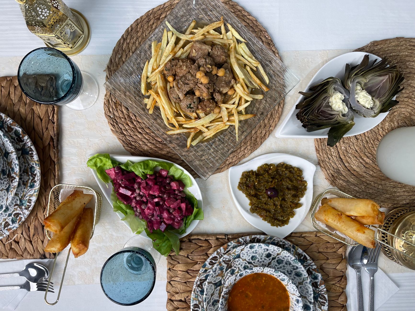 Famille marocaine préparant le ftour traditionnel pendant les derniers jours du Ramadan 2026