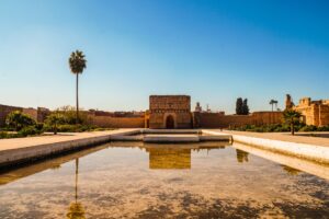 Le Maroc et l’Espagne dominent le tourisme estival : enjeux et stratégies