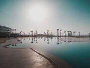 Le tourisme estival : le Maroc et l’Espagne dominent, la France en retrait stratégique Famille maghrébine visitant le Maroc