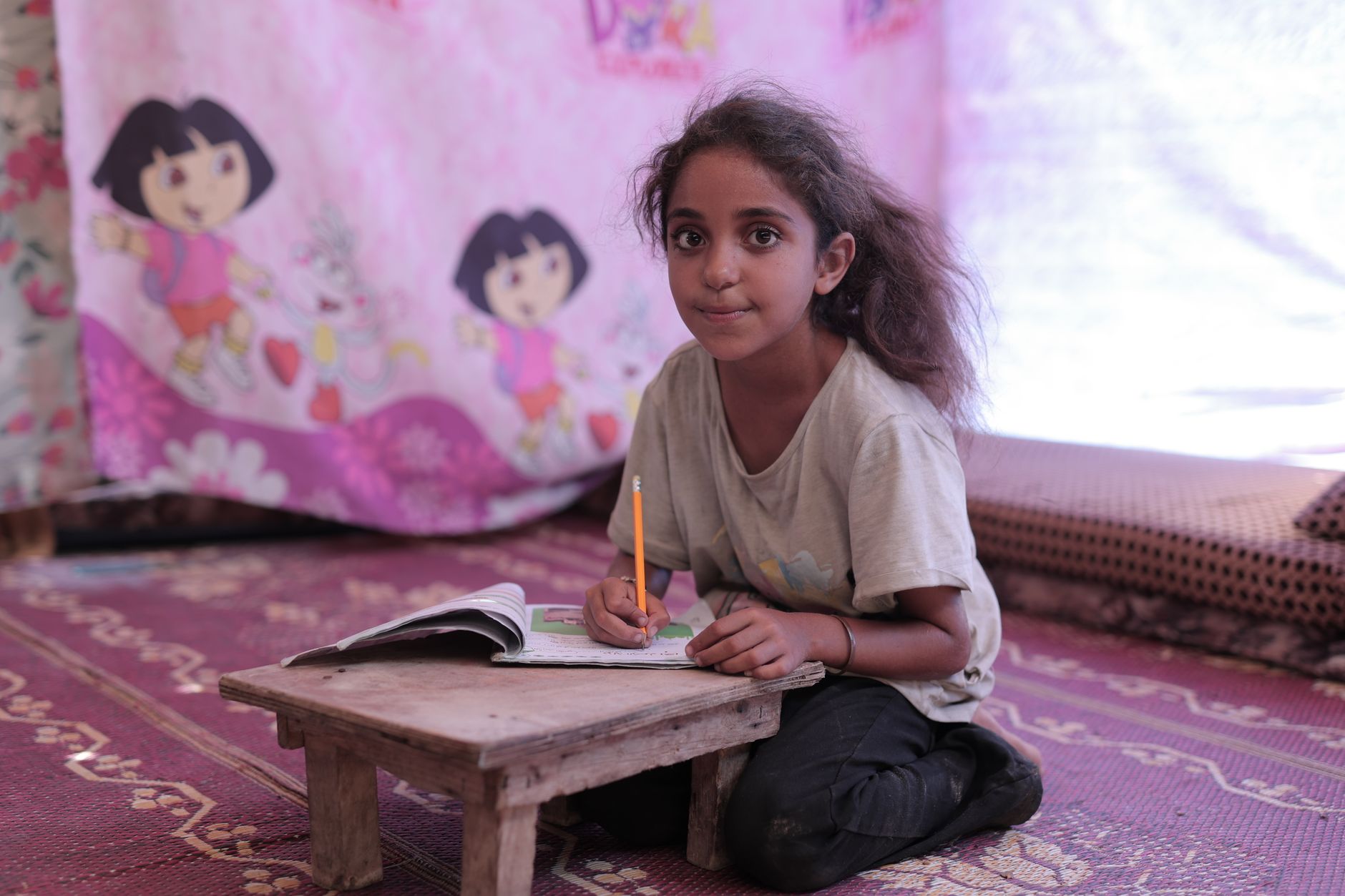 Enfants handicapés suivant une leçon dans une école spécialisée au Maghreb