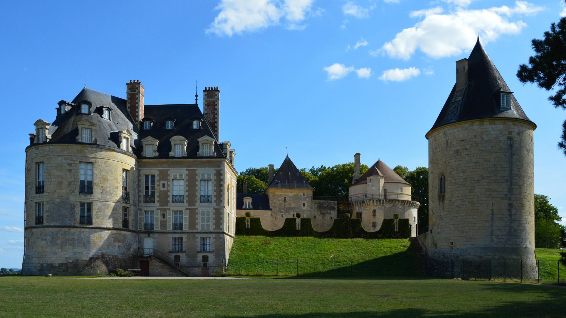 Château de Neuilly-sur-Seine, rénovation en cours, jardin, intérieur, architecte