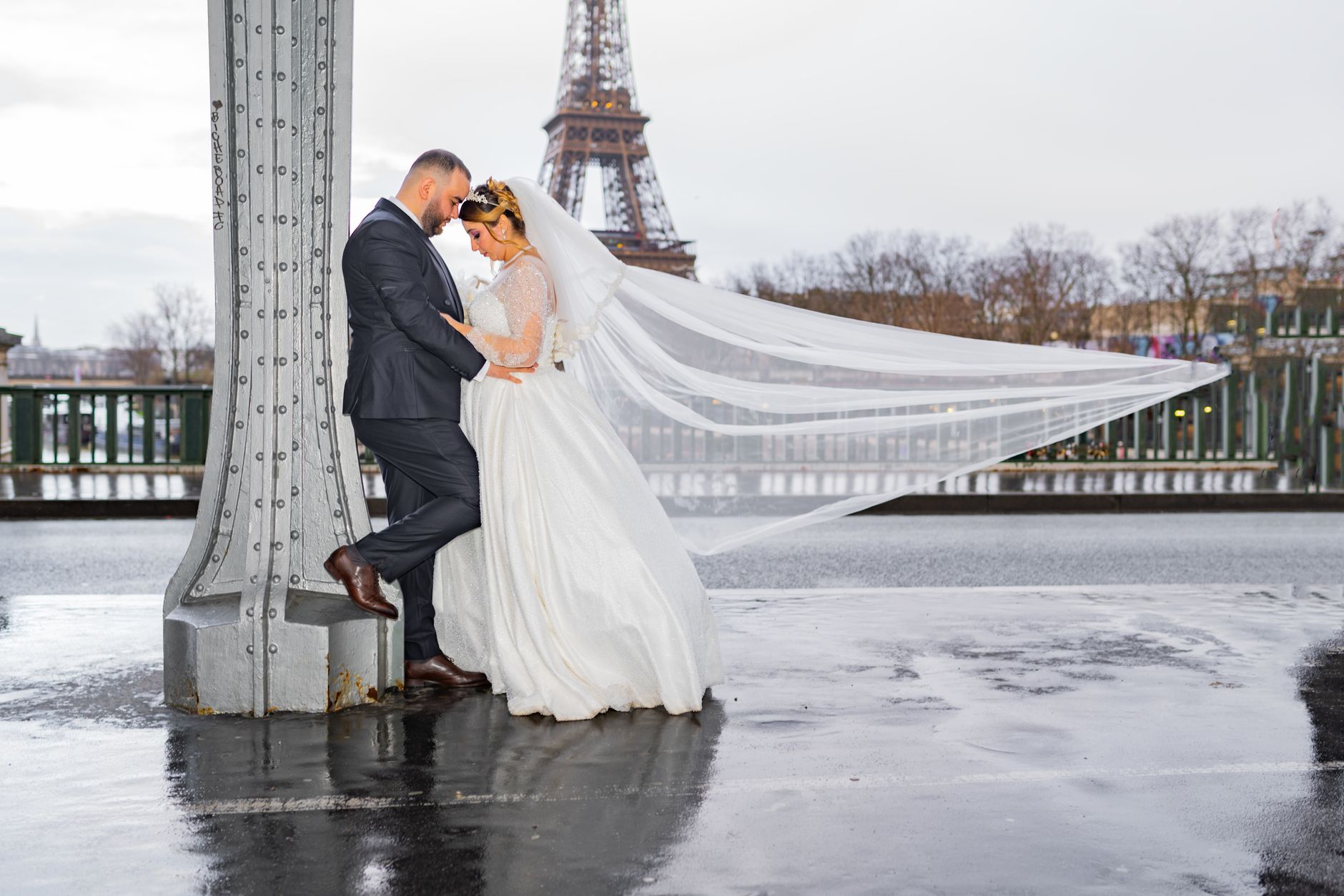 couple organising traditional maghrebin wedding in Paris