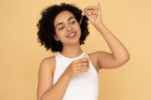 La beauté algérienne : Un guide complet sur l’huile de nigelle pour soigner les cheveux