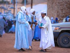 Le réflexe de l’emprunt du terme « maghrébin » : une question de respect group of people of different nationalities from North Africa discussing language usage