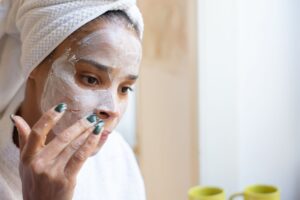La routine beauté d’Imaan Hammam : une rencontre avec la mannequin internationale algérienne