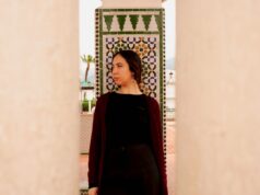 L’actrice Luz Méndez pose pour L’Officiel Arabia en caftan marocain : un hommage à notre culture et à notre diversité Luz Méndez posant pour L'Officiel Arabia en caftan marocain
