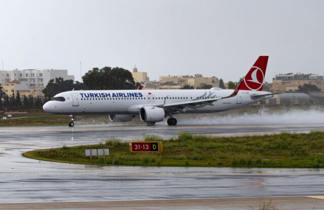 Algerian family reuniting at Algiers airport under Air Algérie Djalia offer