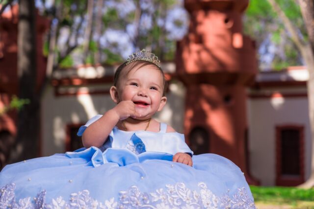 La nouvelle princesse du Maroc avec le roi Mohammed VI à la fête du palais