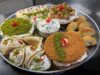 43 recettes de desserts et pâtisseries à préparer pendant le Ramadan : des recettes traditionnelles et modernes traditional and modern Ramadan desserts on a colorful serving platter