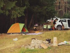 Camping-car : découvrir le Maroc en famille Famille dans un camping-car explorant le Maroc