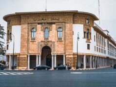 Attribution de l’allocation touristique par carte bancaire : la Banque d’Algérie explique tout Algérien de la diaspora payant sa carte bancaire pour l'allocation touristique