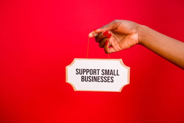 Entrepreneurs marocains recevant des subventions pour leur entreprise culturelle