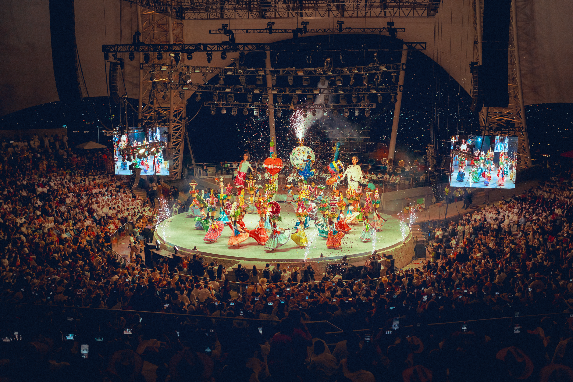 Saadoune Slimane performing at Festival Kouss•Kouss Marseille