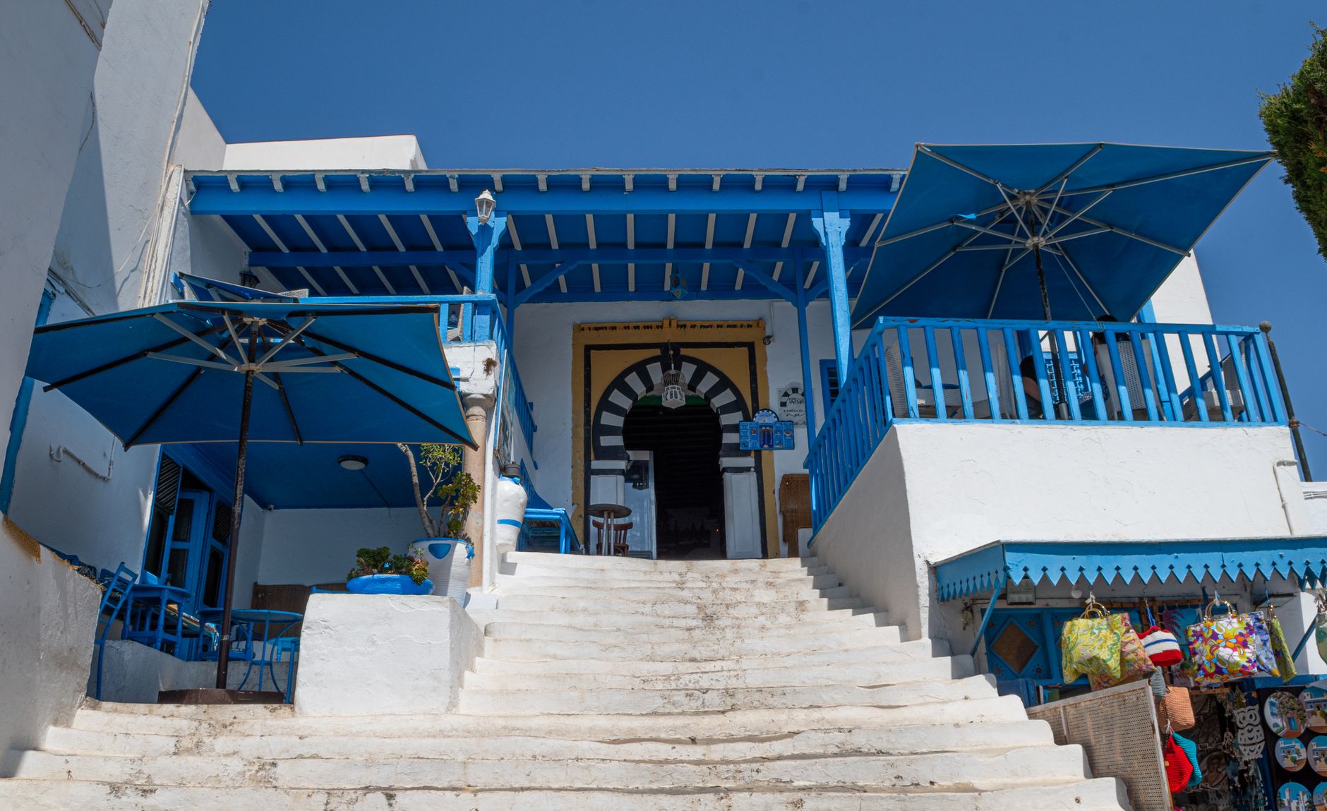 Famille maghrébine en vacances en Tunisie