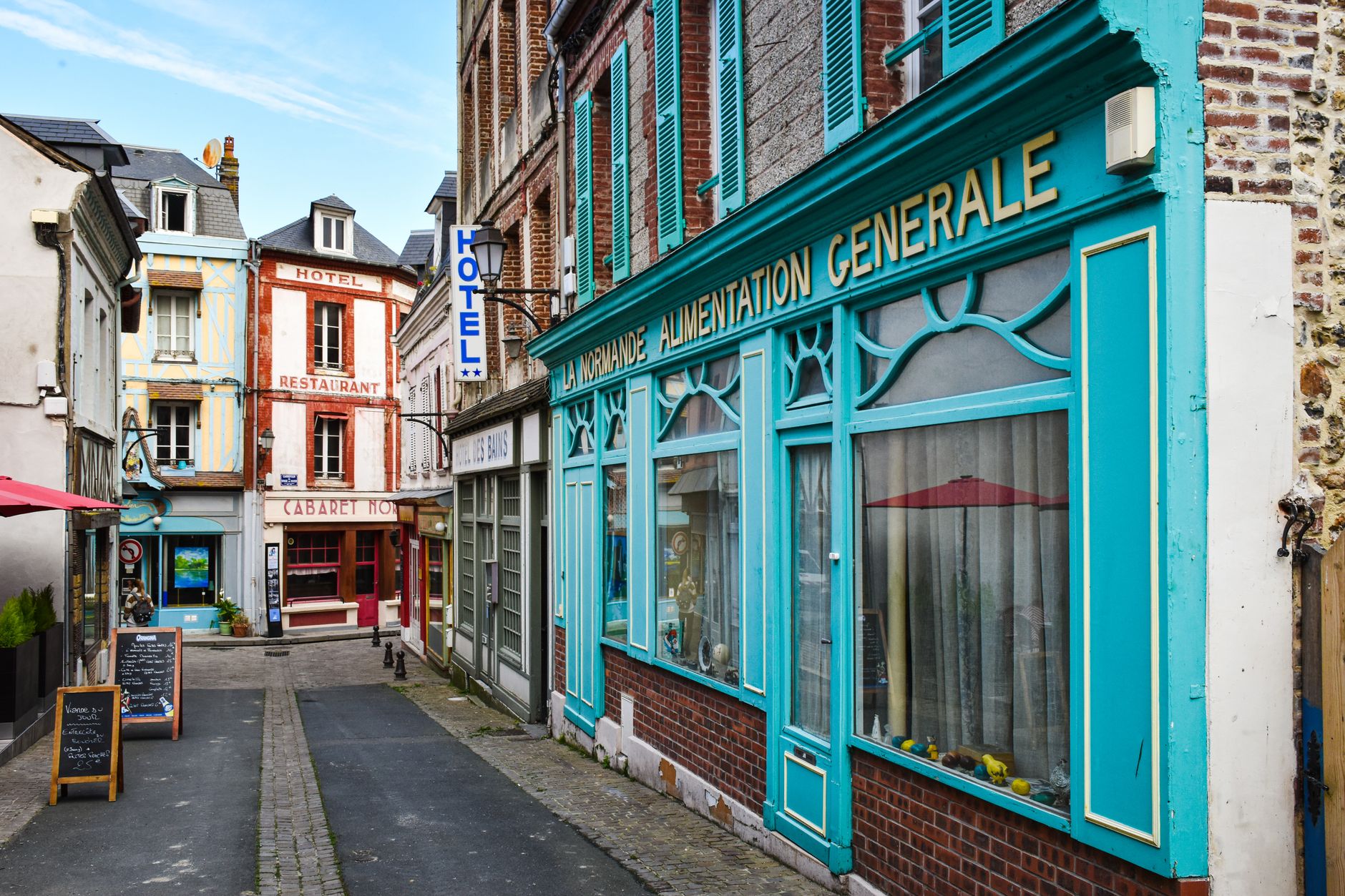 Boutique Maroc en Normandie, Cherbourg-en-Cotentin, avec tapis, vases, lampes et bijoux