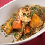 Réconfortant ragoût marocain aux patates douces et poulet pour réutiliser les restes du frigo
