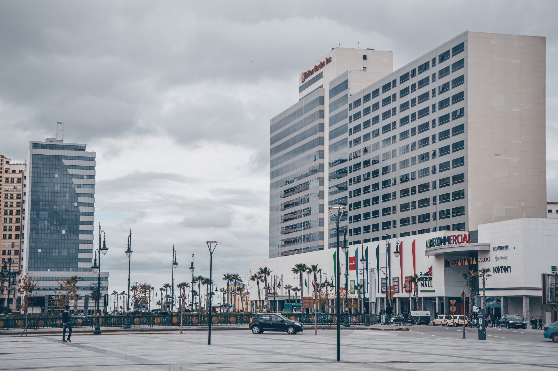 Maroc en croissance : Marocains travaillant dans un bureau en mode résilience au 3e trimestre de 2026