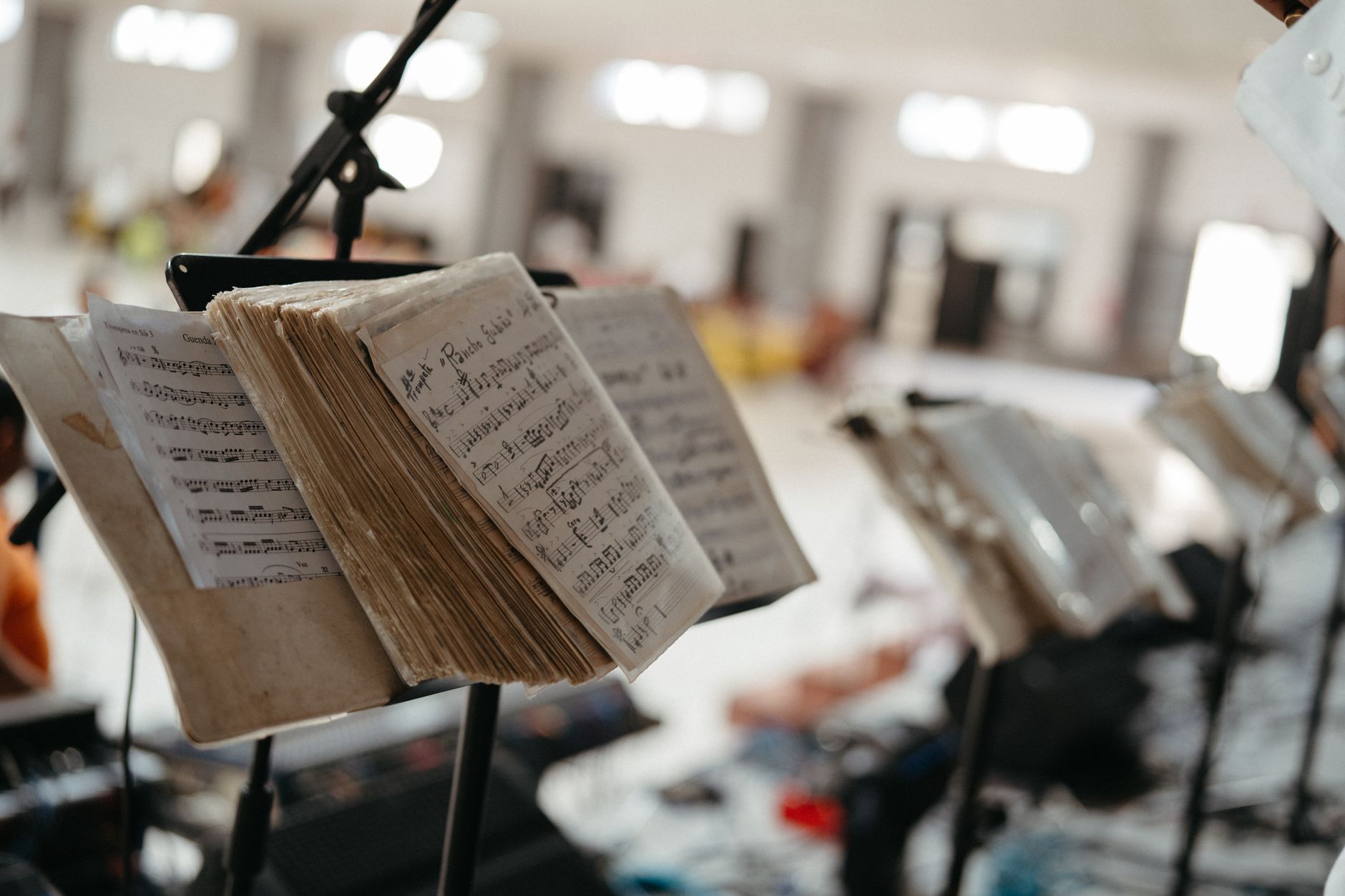 Ima-Yemma orchestre de raï marocain jouant sur scène