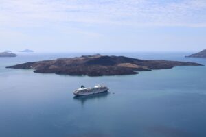 Carole Bouquet : Explorer l’île volcanique de la Méditerranée