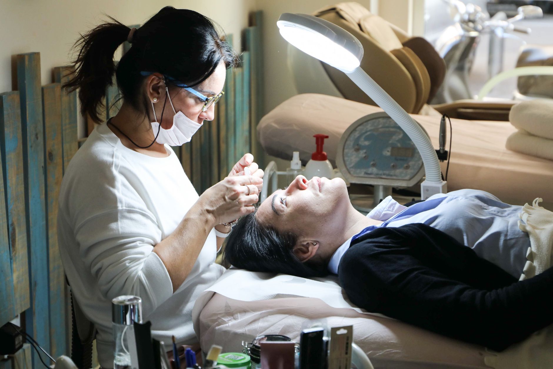 Woman receiving luxury beauty treatment at the new Sur-mesure Beauté Institute in Langueux