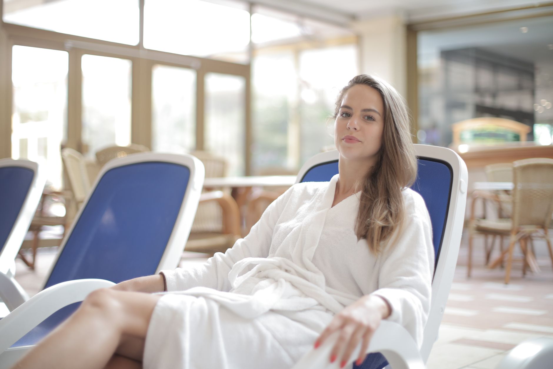 Femme maghrébine dans un spa luxueux à Paris