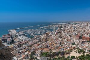 Le transfert du Consulat d’Algérie à Alicante vers le port : Un appel à la vigilance pour la communauté maghrébine de la diaspora
