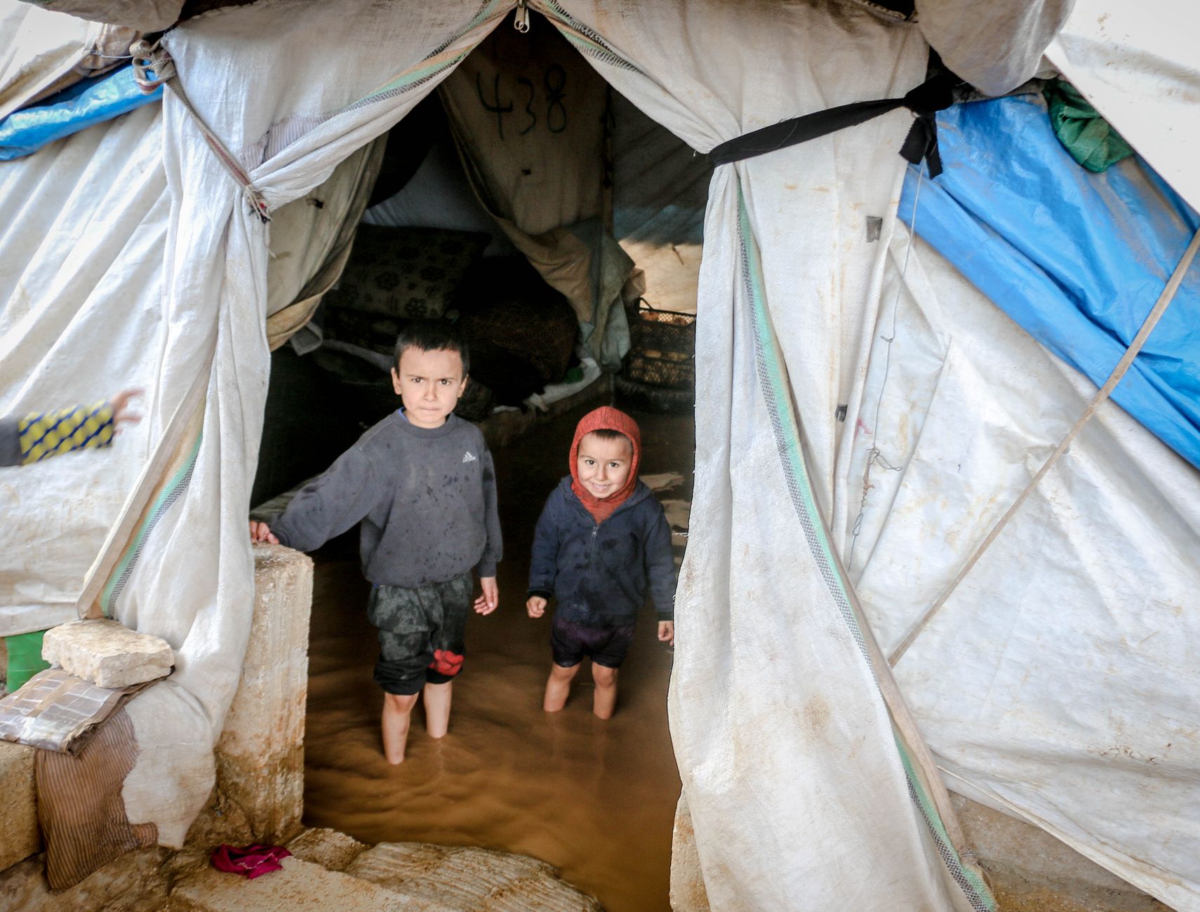 Maroc 2025: Family using gas stove with energy-saving tips